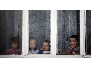 Проблема сиротства в современной России: пора бить в колокола?