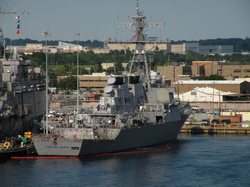 Военно-морская база Норфолк – проплывая мимо вмф