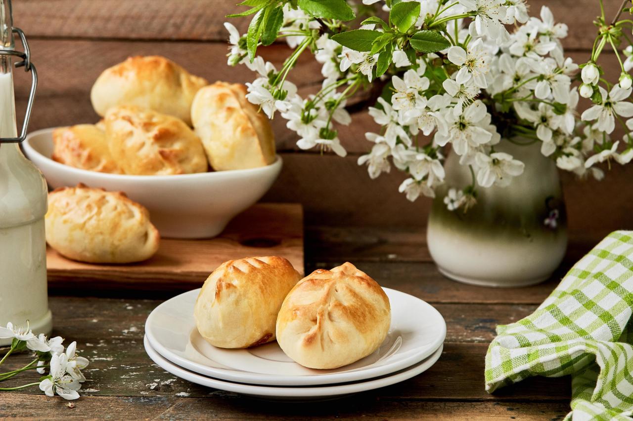 Вкусно, как у бабушки: постные пирожки с картофелем и грибами тесто, минут, пирожки, чтобы, можно, полотенцем, накройте, картофелем, растительного, сахара, происхождения, постное, грибы, дрожжевое, небольшие, начинку, постоять, пироги, дайте, снова