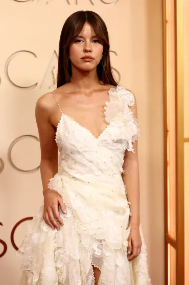 Миа Гот в Dior