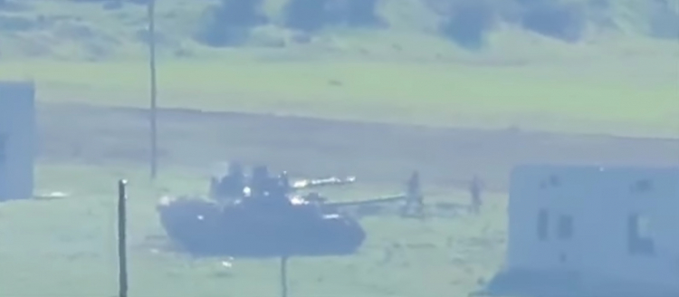 Боевикам мерещатся уничтоженные Т-90, пока Т-62М спасают экипаж от ракет