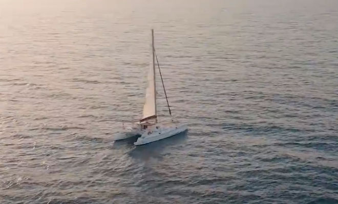 У мужчины сломалась лодка и он причалил к необитаемому острову. Он решил остаться и живет там уже 30 лет Культура