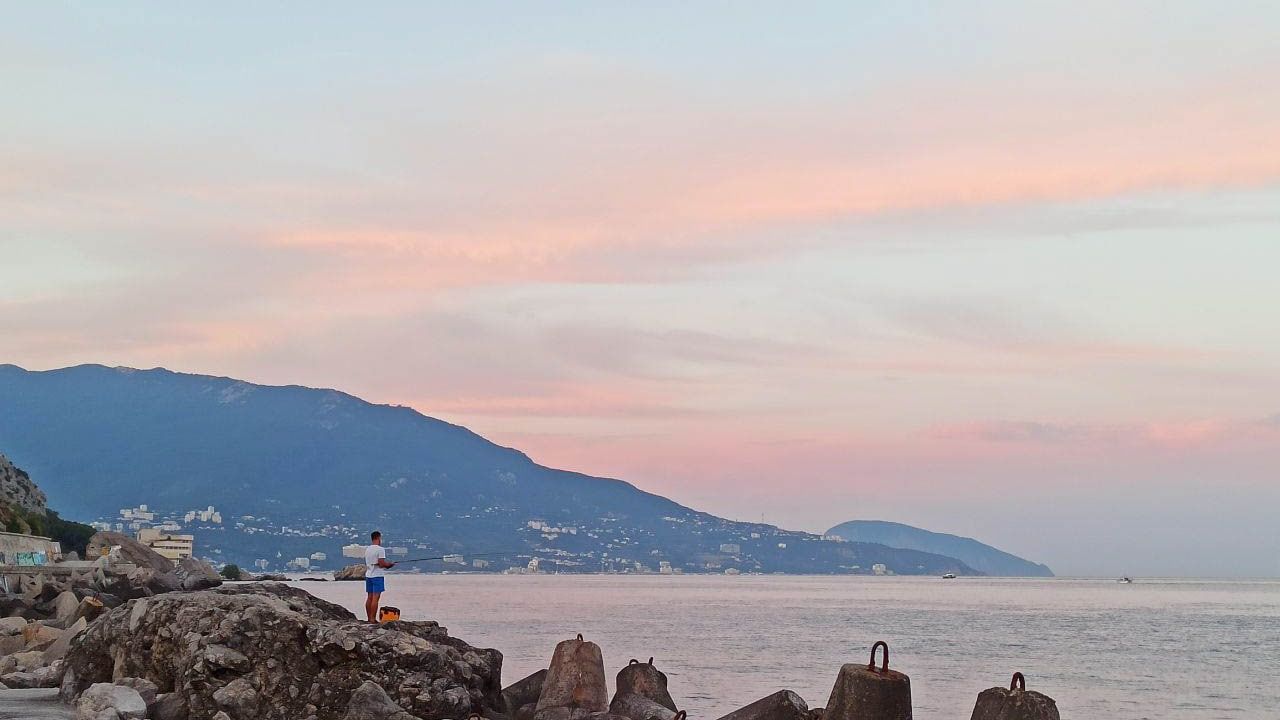 Конец сезона отпусков не помешал знаменитостям выезжать из России