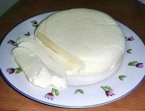Готовим домашнюю брынзу: из 2-х литров молока мы получаем 1 кг сыра!