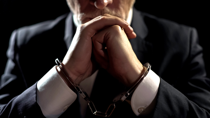 Компромат ФСБ собирает годами: Почему чиновников «берут», когда уже украдены миллиарды