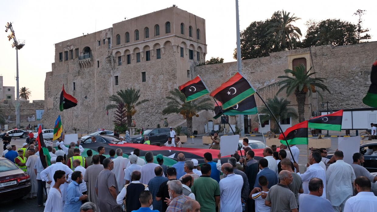 Митингующие против ПНС ливийцы заблокировали движение в Триполи