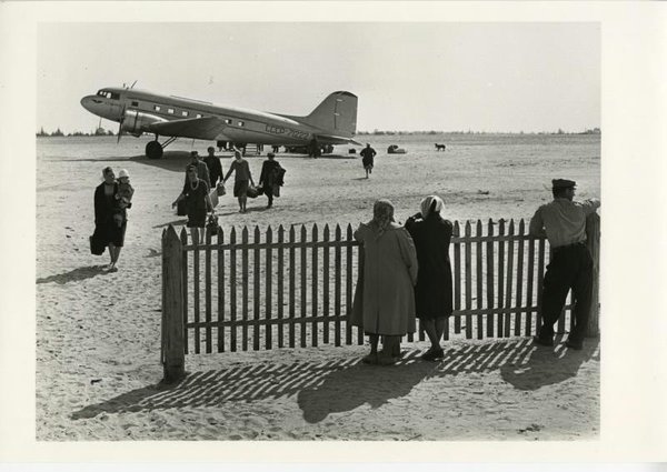 Сибирь. Аэропорт Сургута. Виктор Ахломов,  1964 год, г. Сургут, из архива МАММ/МДФ.