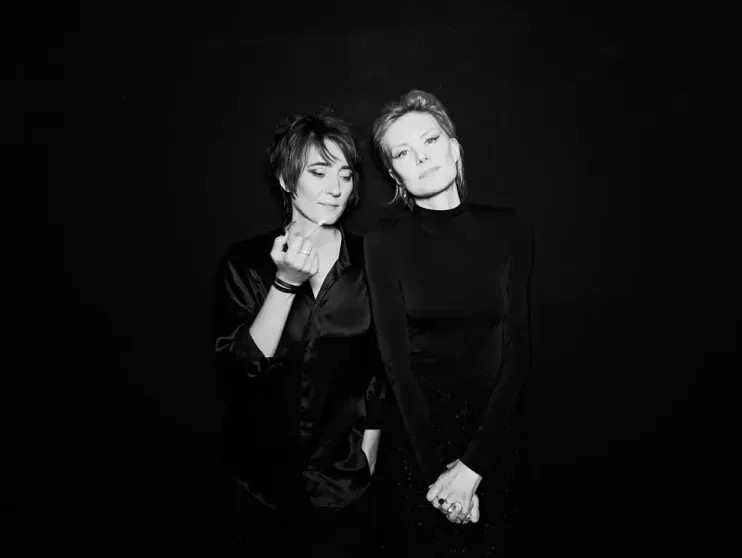 Земфира* и Рената Литвинова посетили футбольный матч и поболели за российского вратаря Матвея Сафонова Рената, Литвинова, Земфира, актриса, подруги, Ренаты, открыто, позицию, Париж, происходящего, озвучивала, против, выступила, публично, границей, Певица, тогда, военной, переехали, операции