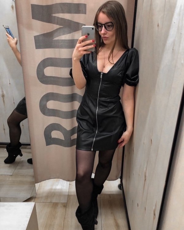 Девушки в кожаной и латексной одежде 