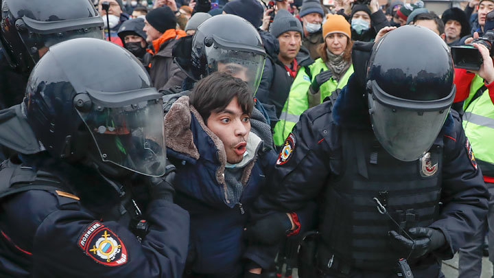 Пушечное мясо из русских детей: Запад проверил свои силы на акции протеста