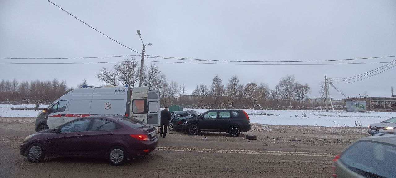 В Твери двое взрослых и ребенок пострадали в ДТП