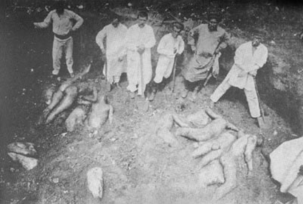 Харьков. Раскопки братской могилы с жертвами красного террора. 