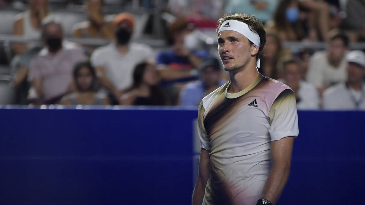 Теннисист Зверев извинился за неспортивное поведение на турнире в Акапулько