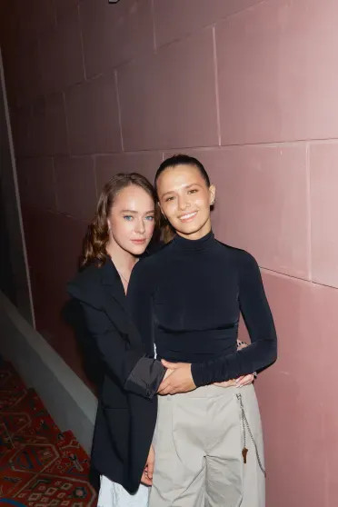 Юра Борисов с женой, Евгений Цыганов и Юлия Снигирь, Аглая Тарасова и Саша Бортич на премьере фильма 