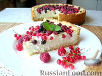Фото к рецепту: Летний пирог с творогом и ягодами