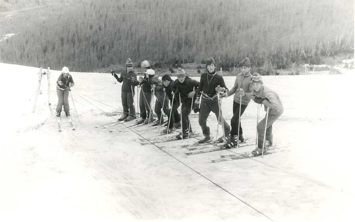 1985 год. Спортсмены Таштагольской горнолыжной школы на летнем сборе в Саянах