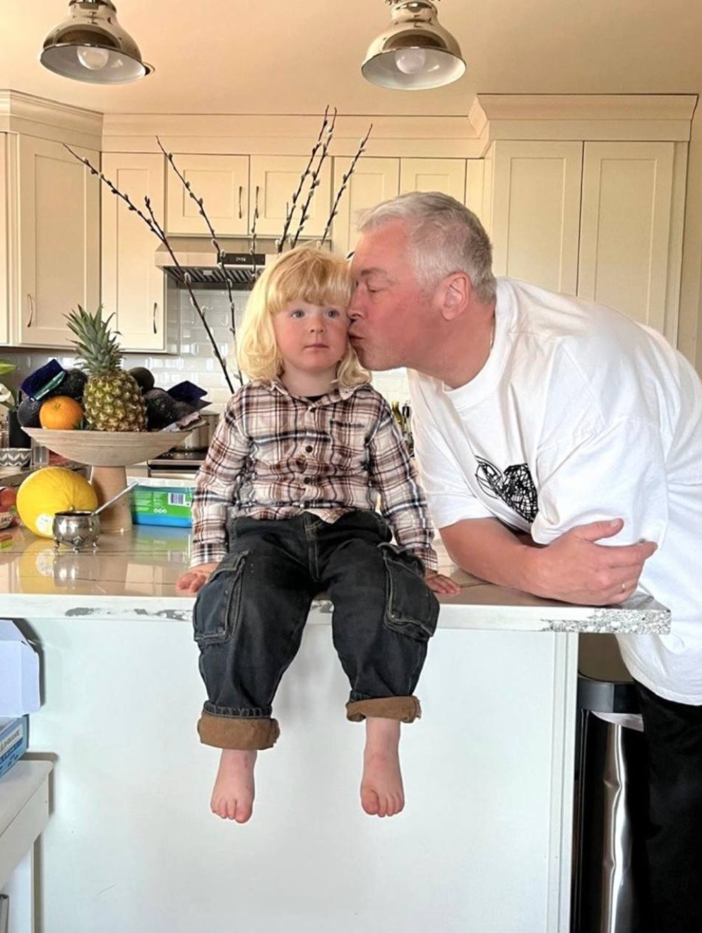 Киркоров с куличом за 100 тысяч рублей, Екатерина Стриженова с внуками: как звезды отметили Пасху-2026 Киркоров с куличом за 100 тысяч рублей, Екатерина Стриженова с внуками: как звезды отметили Пасху-2026 праздник, Пусть, чтобы, Стриженова, Татьяна, Песков, дочери, подписала, сердца, кулича, Навка, телеведущая, 58летний, посетили, Екатерины, звезда, Филипп, службу, Ксении, соцсетях