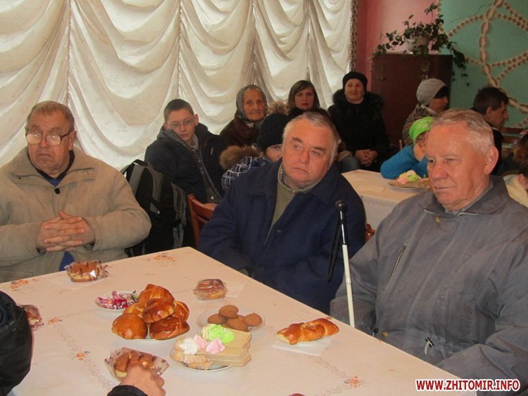 «Чиновники жрали молча, а незрячие люди чувствовали запах и просили рассказать, что там на столах» — скандал в Коростене
