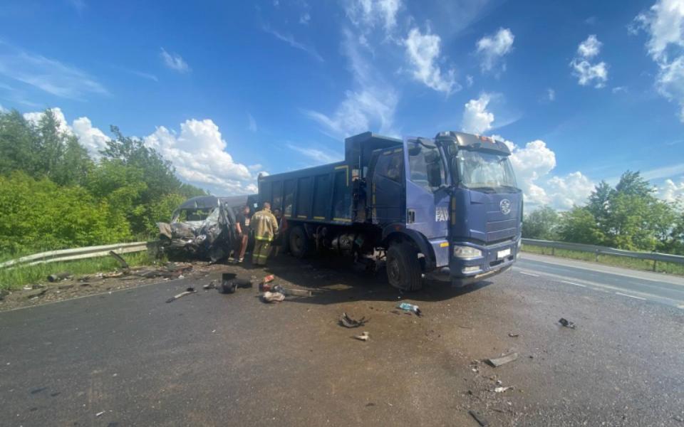 Три человека пострадали в ДТП с грузовиком на трассе под Рязанью