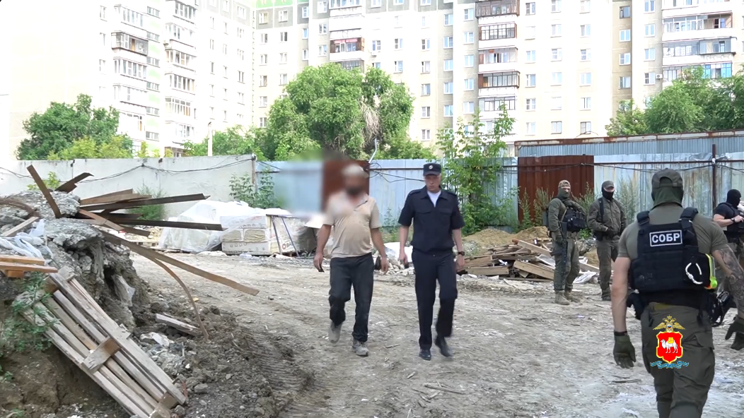 Со стройки в военкомат: мигрантам в Челябинске напомнили про долг Родине