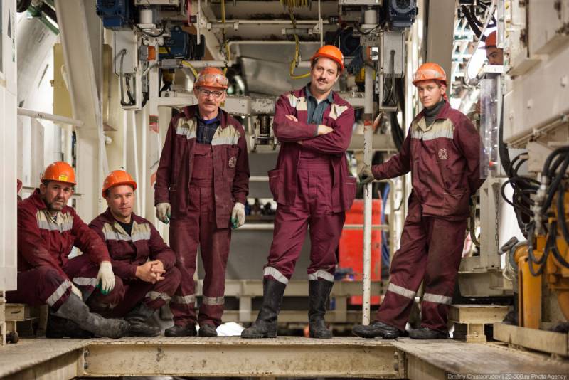 Говорят, русские плохо работают. А вы не пробовали им платить больше? Говорят, русские плохо работают. А вы не пробовали им платить больше? россия