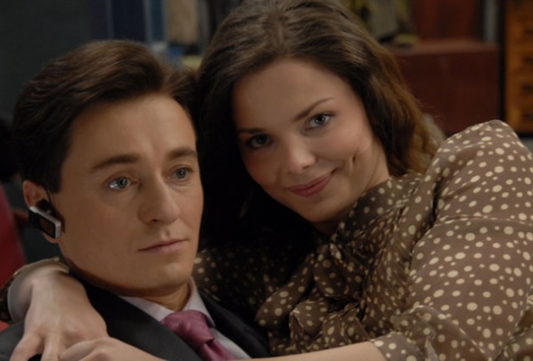 Эмма Робертс сыграет главную роль в ремейке фильма "Ирония судьбы, или С легким паром!" Эмма Робертс сыграет главную роль в ремейке фильма "Ирония судьбы, или С легким паром!" Кино,Кино