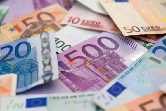 Евро укрепляется к доллару после выхода подтверждения роста ВВП еврозоны