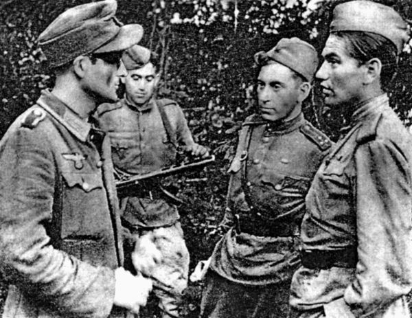 Я опытный разведчик и так просто попался! — сокрушался гитлеровец... Я опытный разведчик и так просто попался! — сокрушался гитлеровец... война и мир