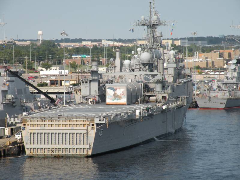 Военно-морская база Норфолк – проплывая мимо вмф