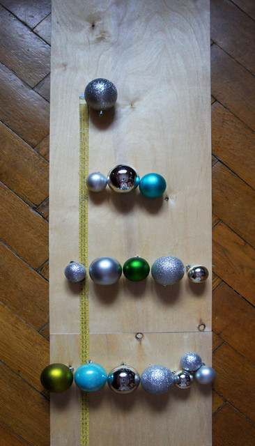 DIY: Воздушная ёлка из новогодних шариков шаров, только, лески, ткань, будет, между, найти, количество, шарик, узелок, достаточно, всего, проще, считая, максимально, наиболее, плотной, квартир, каждый, пяльца