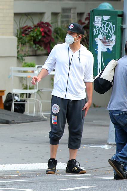 Нежная встреча: Ирина Шейк и Брэдли Купер воссоединились на прогулке с дочерью Звездные пары