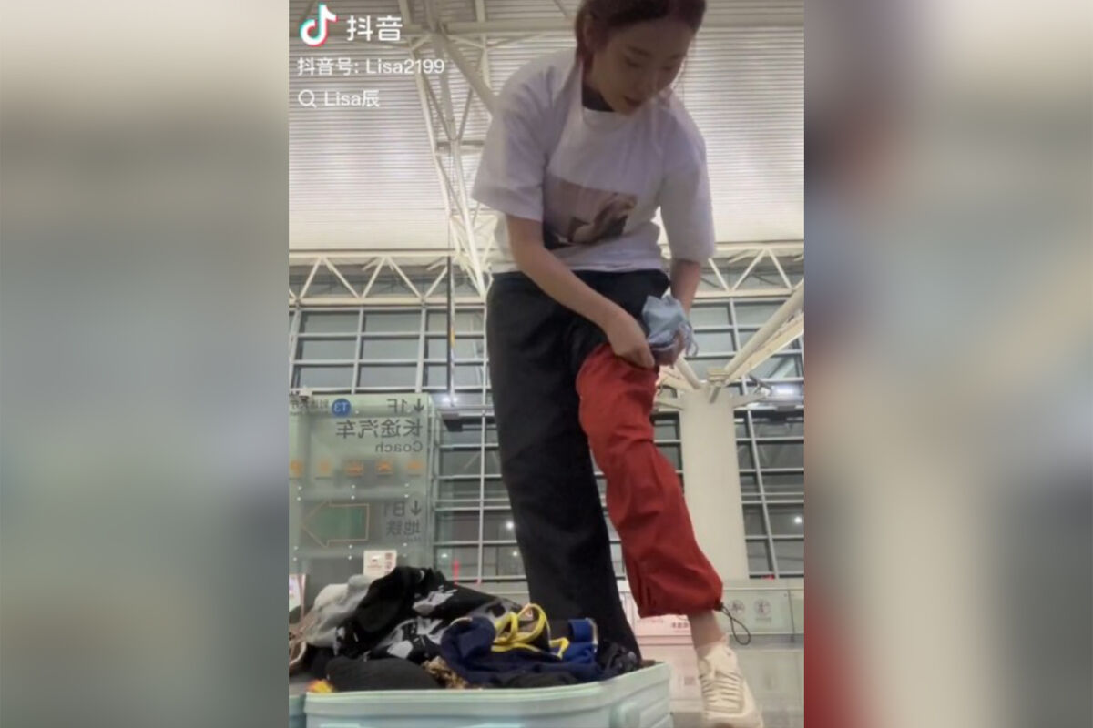 Asia One: в Китае туристка надела на себя 2 кг одежды, потому что не хотел платить за багаж