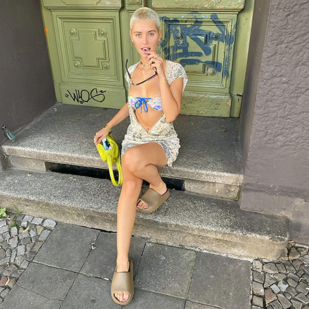 Айрис Лоу проводит каникулы в Европе и делится отпускными фото Айрис, решение, волосы, модель, ничего, 20летняя, изменила, жизнь, никогда, раньше, делала, подобного, Реакция, друзей, варьировалась, Зачем, сделала, голову, когда, побрила
