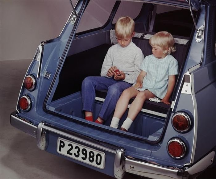 Когда универсалы были лучшими семейными автомобилями марки и модели,ретро