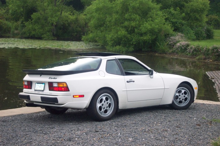 Турбированное купе Porsche 944.