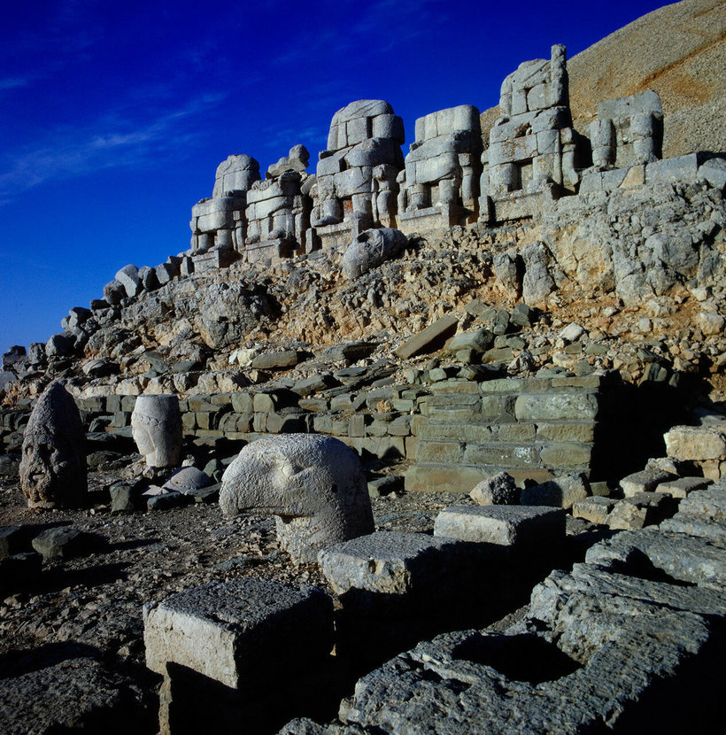 Откуда на горе Немрут-Даг в Турции взялись каменные головы
