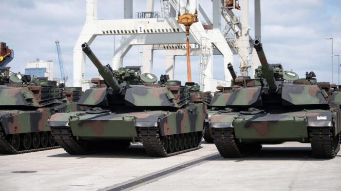 ОБТ M1 «Абрамс» A1 FEP, переданные Польше в 2023 году, в Щецине.