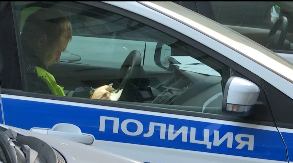 Пострадали женщина и трёхлетняя девочка: В Москве мужчина стрелял из окна по детской площадке
