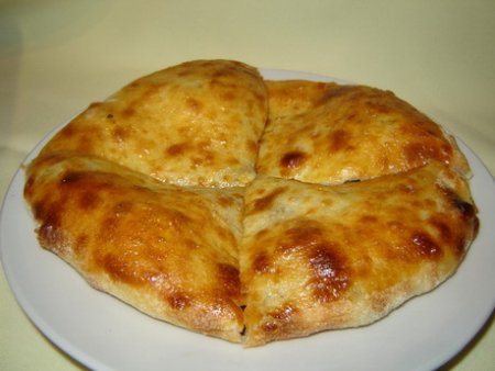 Хачапури из дрожжевого теста с мясом на сковороде