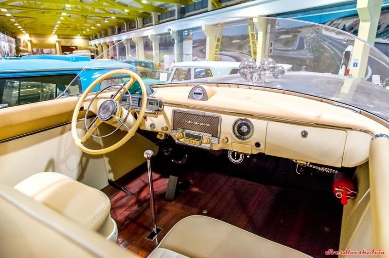 Советский катер "Волга" на подводных крыльях 