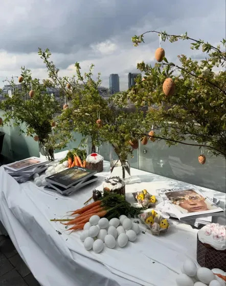 Виктория Шелягова (с куличом за 100 тысяч рублей), Юлия Барановская, Диана Манасир и Кристина Потупчик посетили пасхальный обед Дениса, Барановская, Дарина, Среди, СимачёваКулич, Шелягова, Виктория, Вчера, обедНакануне, обедПасхальный, СимачёваПасхальный, АлексееваКулич, Заболотный, АрхангельскаяИнга, БерманЕвгений, показали, ПотупчикНаталия, АлексееваКристина, ЖидковскийЮлия, МанасирАлексей