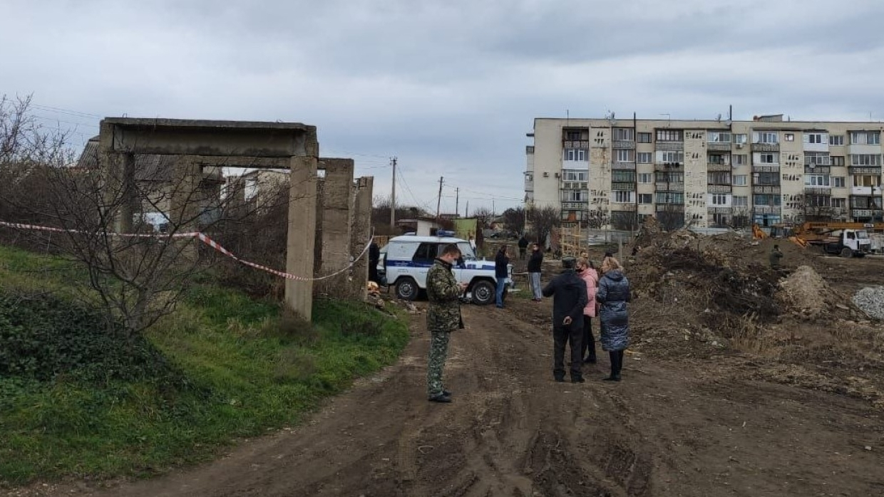 Один подросток погиб, двое пострадали из-за обрушения плиты в Севастополе