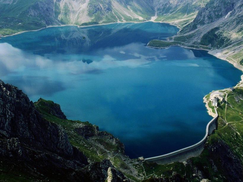 72 миллиона на дне: зачем в альпийском озере Топлиц затопили столько денег 