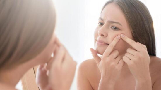 Врач Вайцнер рассказала о неожиданной связи между болезнями десен и акне