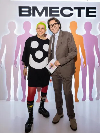 Андрей Малахов, Юрий Колокольников с женой, Антон Беляев, Алёна Долецкая и Елизавета Лихачёва посетили арт-выставку 