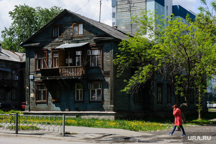 Бараки екатеринбурга. Бараки в Екатеринбурге. Бараки Екатеринбург Войкова. Деревянные бараки ул.Кузнецова Екатеринбург. Заброшенные бараки в Екатеринбурге.