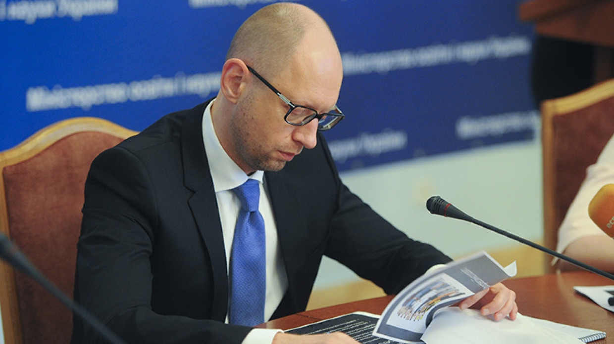 Экс-премьер Украины: Запад должен помочь Киеву, чтобы не потерять Москву