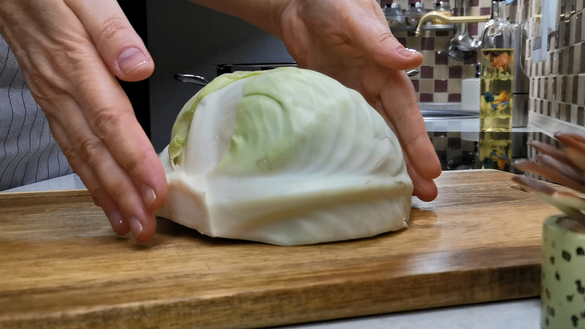 Никогда раньше не ела такой вкусной капусты. Готовлю уже третий раз за неделю и хочется еще. Гениальный рецепт и самое главное простой