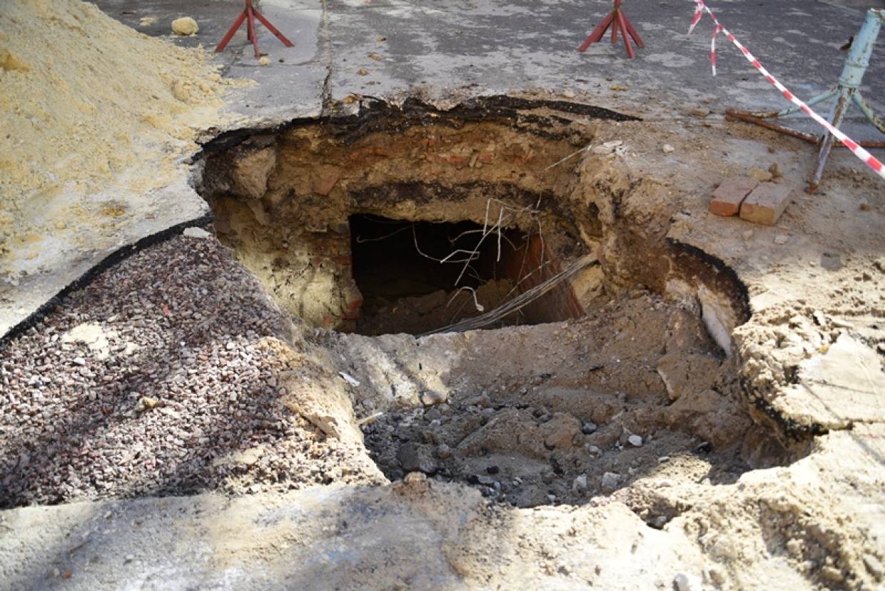 Таинственные катакомбы обнаружили под новочеркасской школой Таинственные катакомбы обнаружили под новочеркасской школой Общество