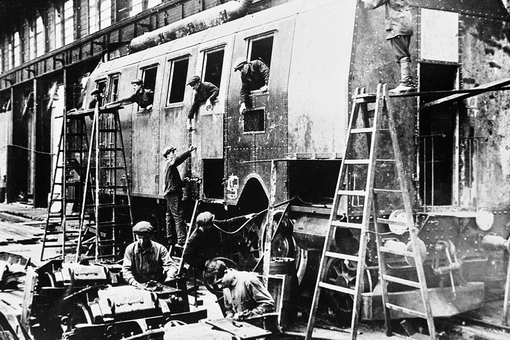 Во времена СССР артелям принадлежали полноценные заводы и ремонтные базы со станками и оборудованием.  Фото: РИА Новости